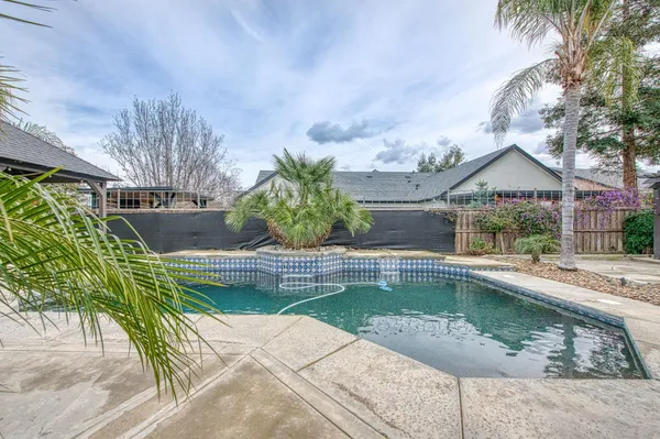 $967,000 | 1879 North Harvard Avenue, Clovis, CA 93619