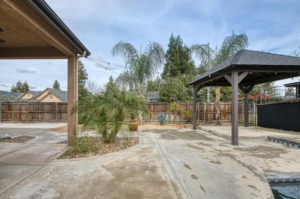 $967,000 | 1879 North Harvard Avenue, Clovis, CA 93619