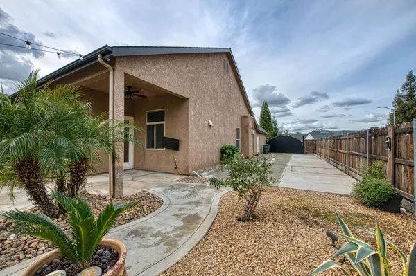 $967,000 | 1879 North Harvard Avenue, Clovis, CA 93619