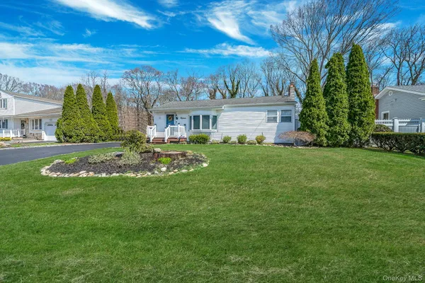 $559,990 | 15 Lido Boulevard, Lake Grove, NY 11755