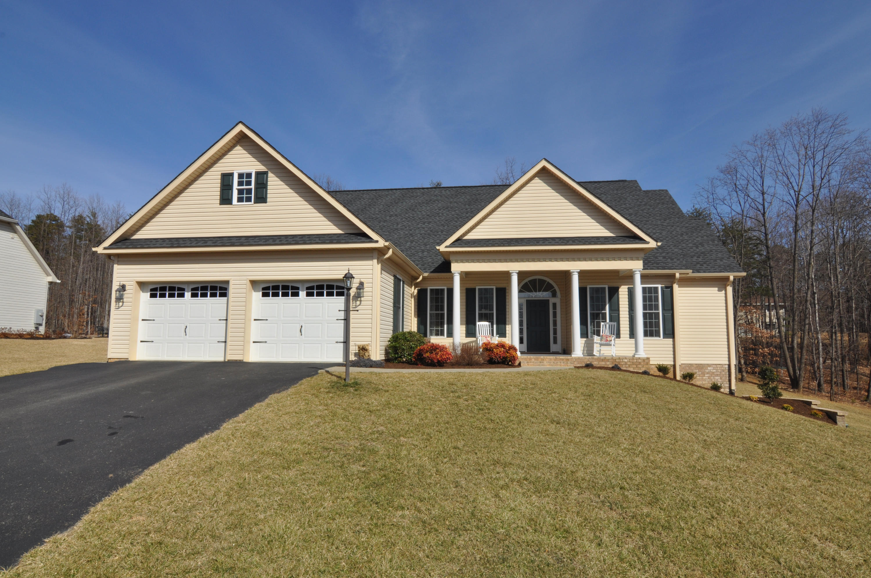 810 Thornblade Way Blue Ridge, VA 24064 - Photo 3 of 45 Front (2)
