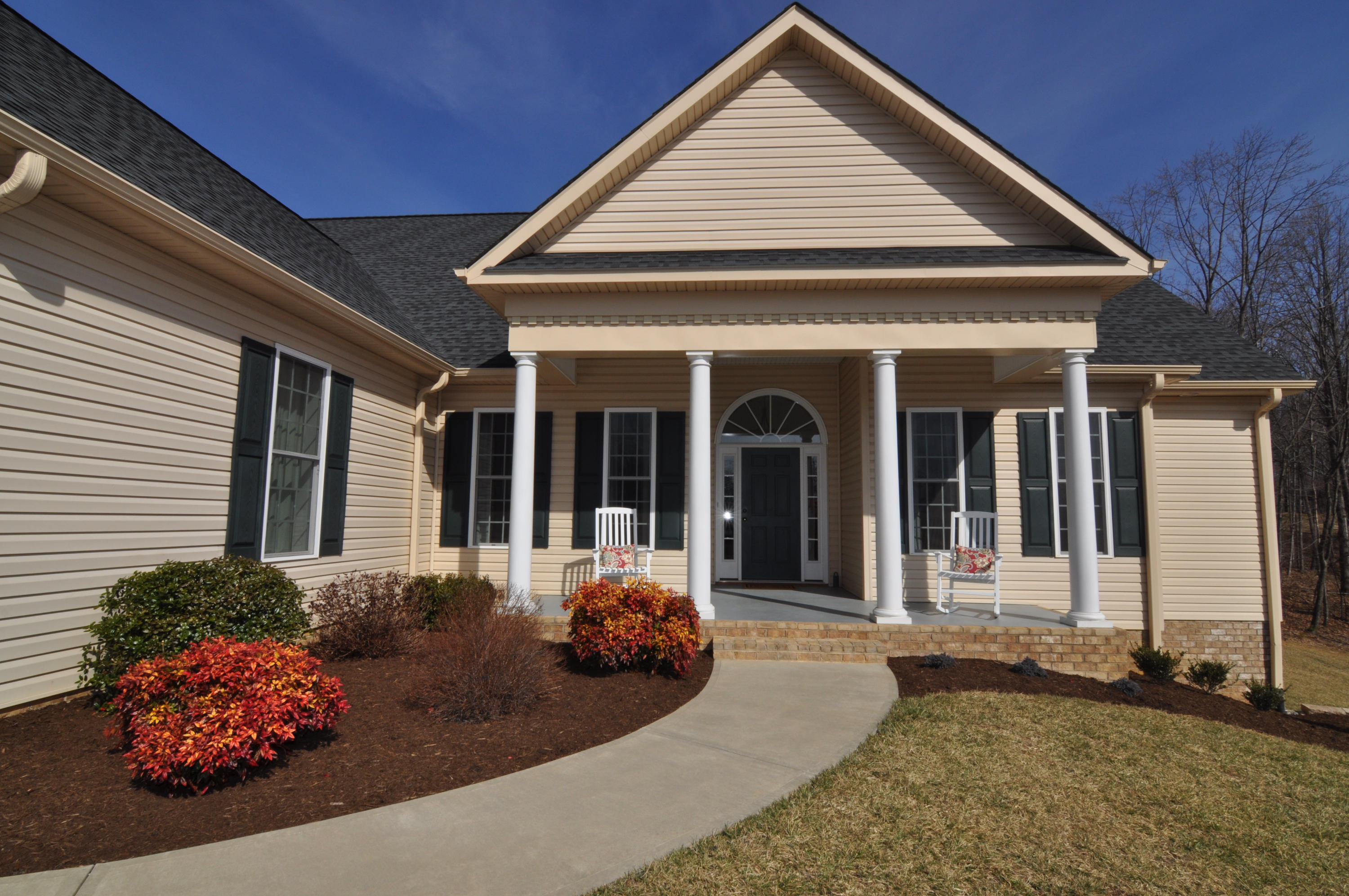 810 Thornblade Way Blue Ridge, VA 24064 - Photo 4 of 45 Front Entrance
