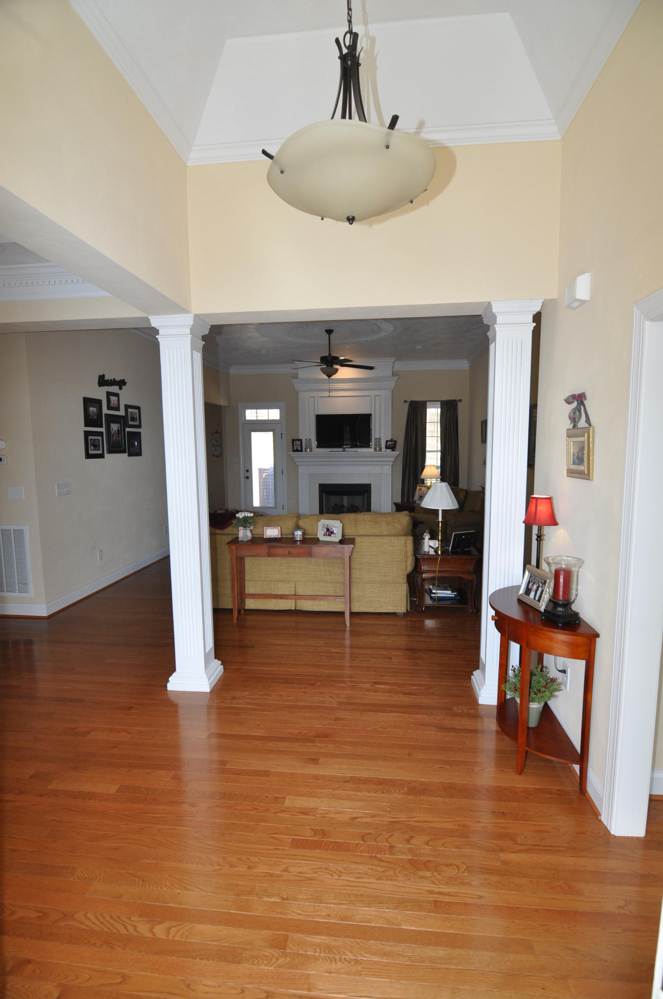 810 Thornblade Way Blue Ridge, VA 24064 - Photo 5 of 45 Foyer