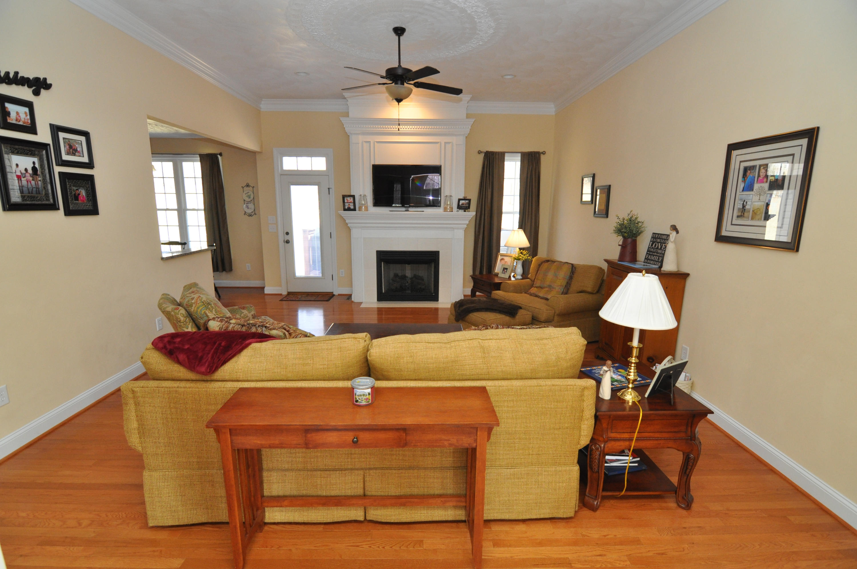 810 Thornblade Way Blue Ridge, VA 24064 - Photo 7 of 45 Living Room