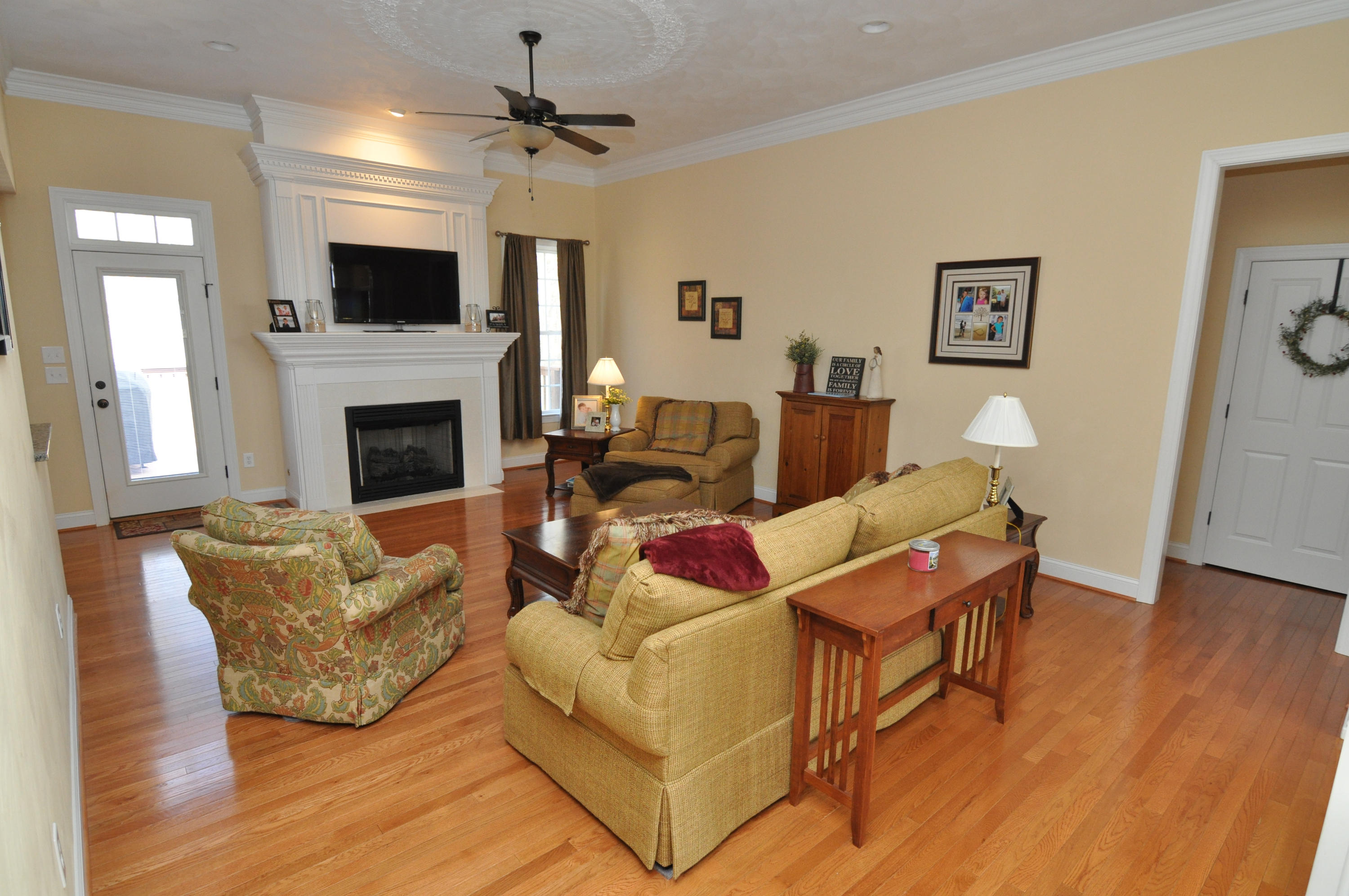 810 Thornblade Way Blue Ridge, VA 24064 - Photo 8 of 45 Living Room (2)