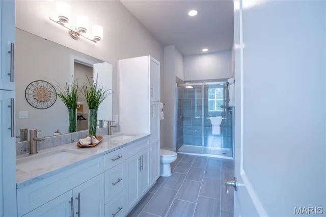 $3,160 | 226 East Lockwood Avenue, Unit 315, St. Louis, MO 63119