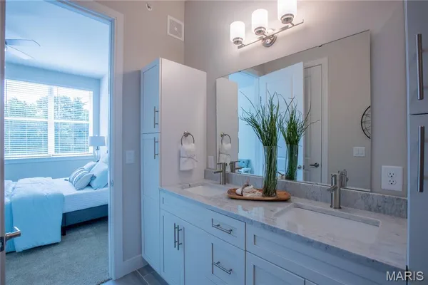 $3,160 | 226 East Lockwood Avenue, Unit 315, St. Louis, MO 63119