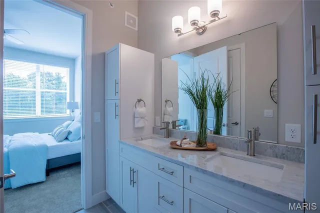 $3,160 | 226 East Lockwood Avenue, Unit 315, St. Louis, MO 63119