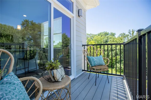 $3,160 | 226 East Lockwood Avenue, Unit 315, St. Louis, MO 63119