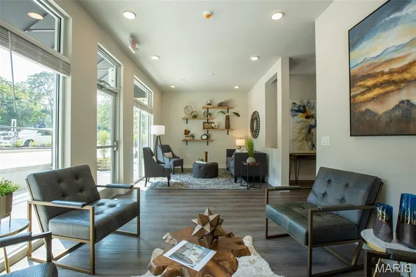 $3,160 | 226 East Lockwood Avenue, Unit 315, St. Louis, MO 63119
