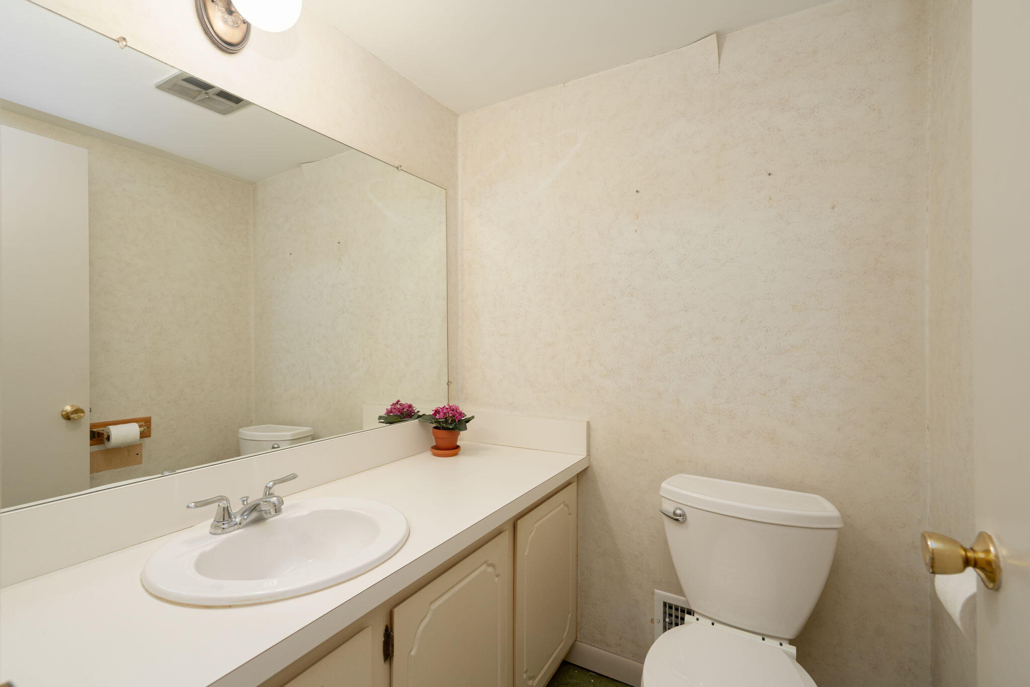 669 Oakbrook West Rochester Hills, MI 48307 - Photo 11 of 26 10-web-or-mls-interiors-3