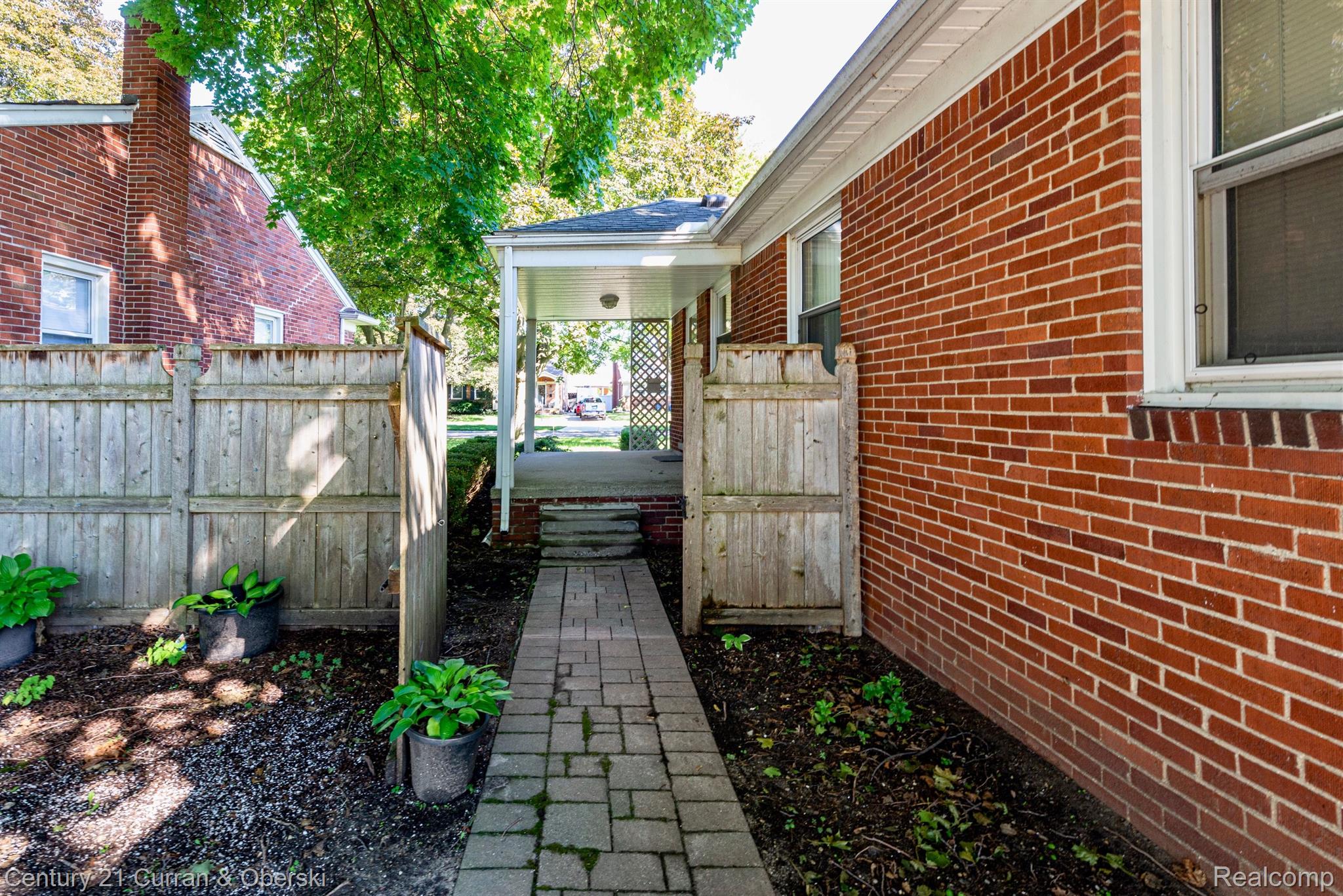3621 Rockingham Road Royal Oak, MI 48073 - Photo 17 of 21 Fabulous yard!