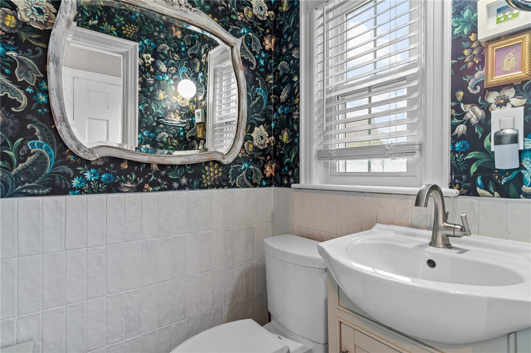 31 Intervale Road Cranston, RI 02910 - Photo 16 of 43