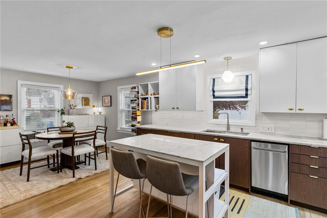 31 Intervale Road Cranston, RI 02910 - Photo 4 of 43