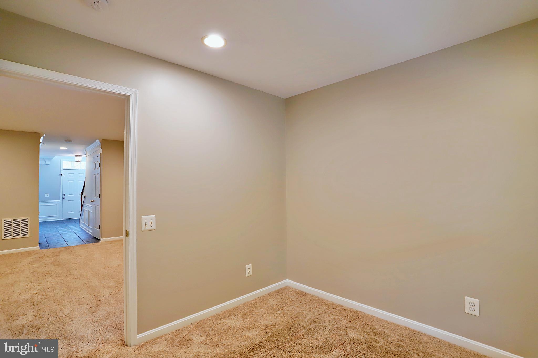 8239 Singleleaf Lane Lorton, VA 22079 - Photo 36 of 48