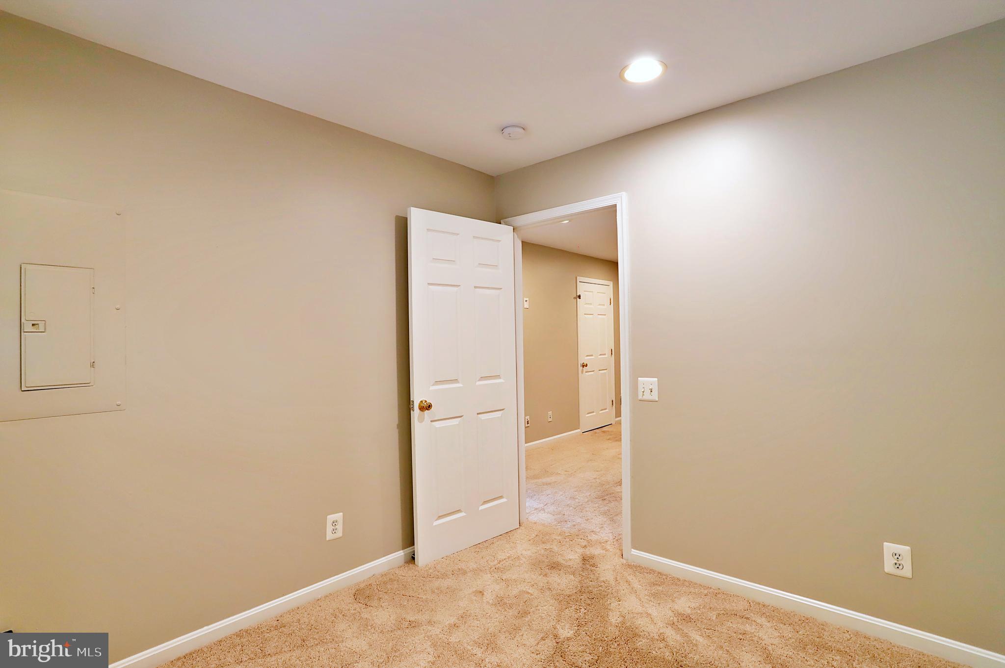 8239 Singleleaf Lane Lorton, VA 22079 - Photo 37 of 48