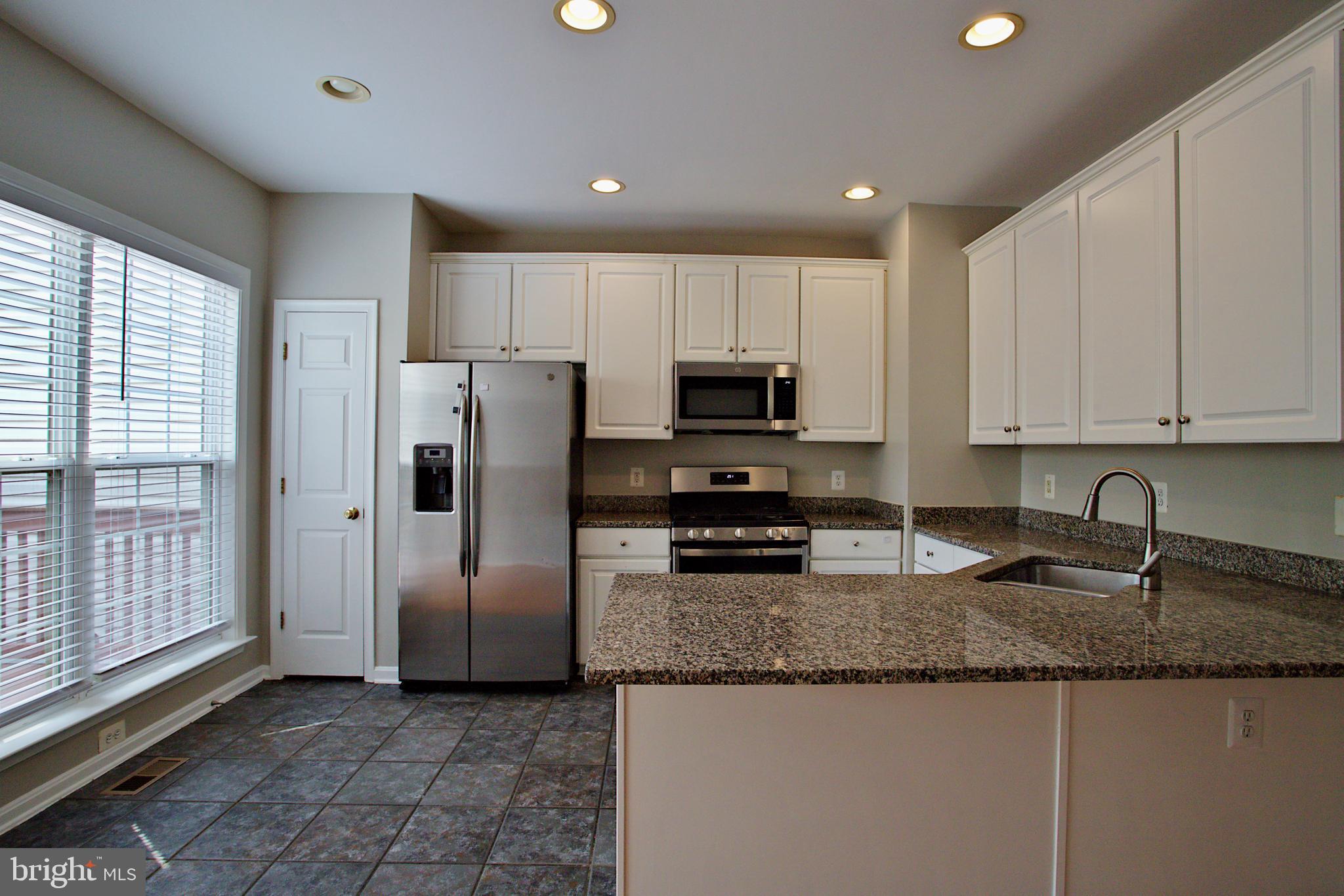 8239 Singleleaf Lane Lorton, VA 22079 - Photo 6 of 48