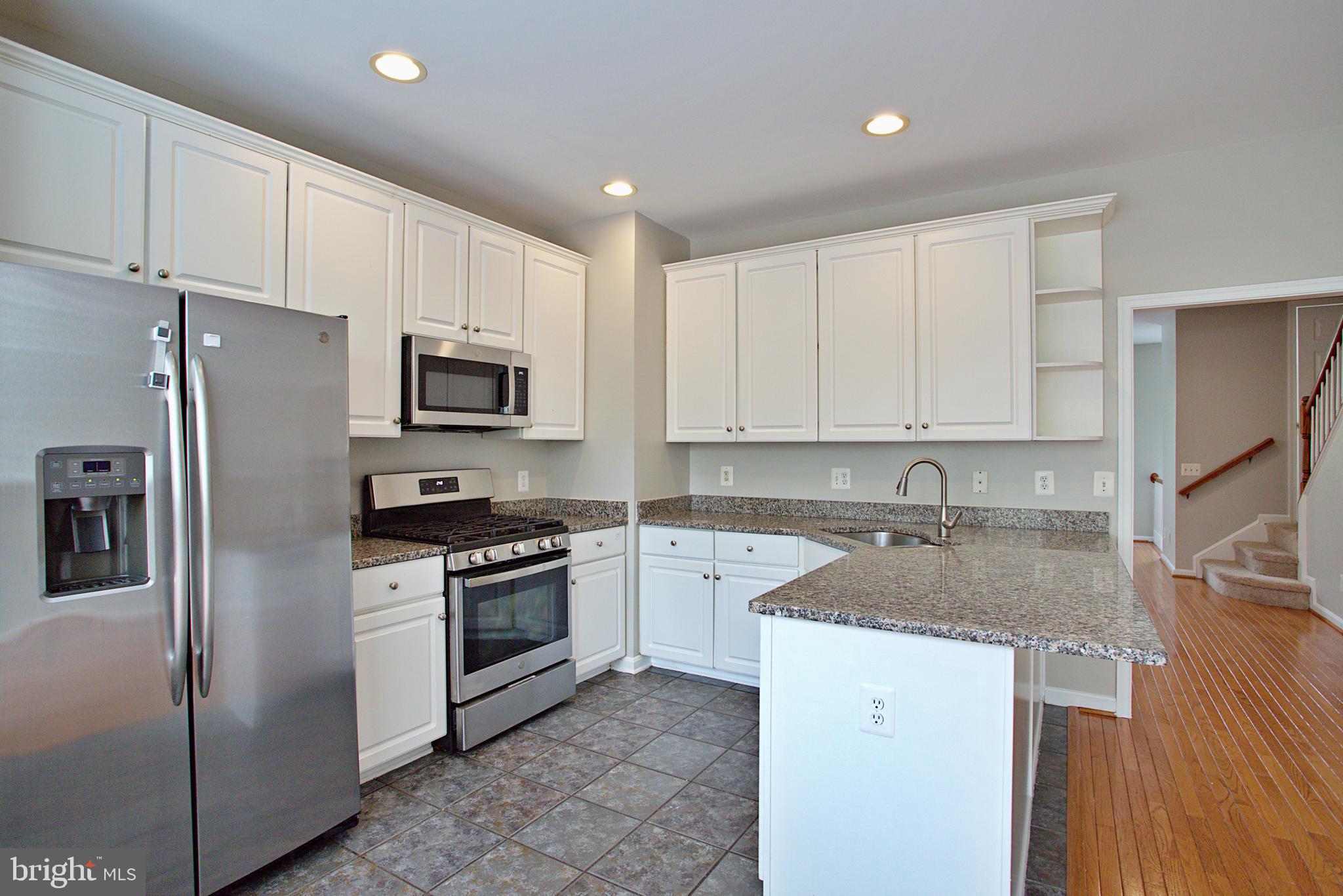 8239 Singleleaf Lane Lorton, VA 22079 - Photo 8 of 48