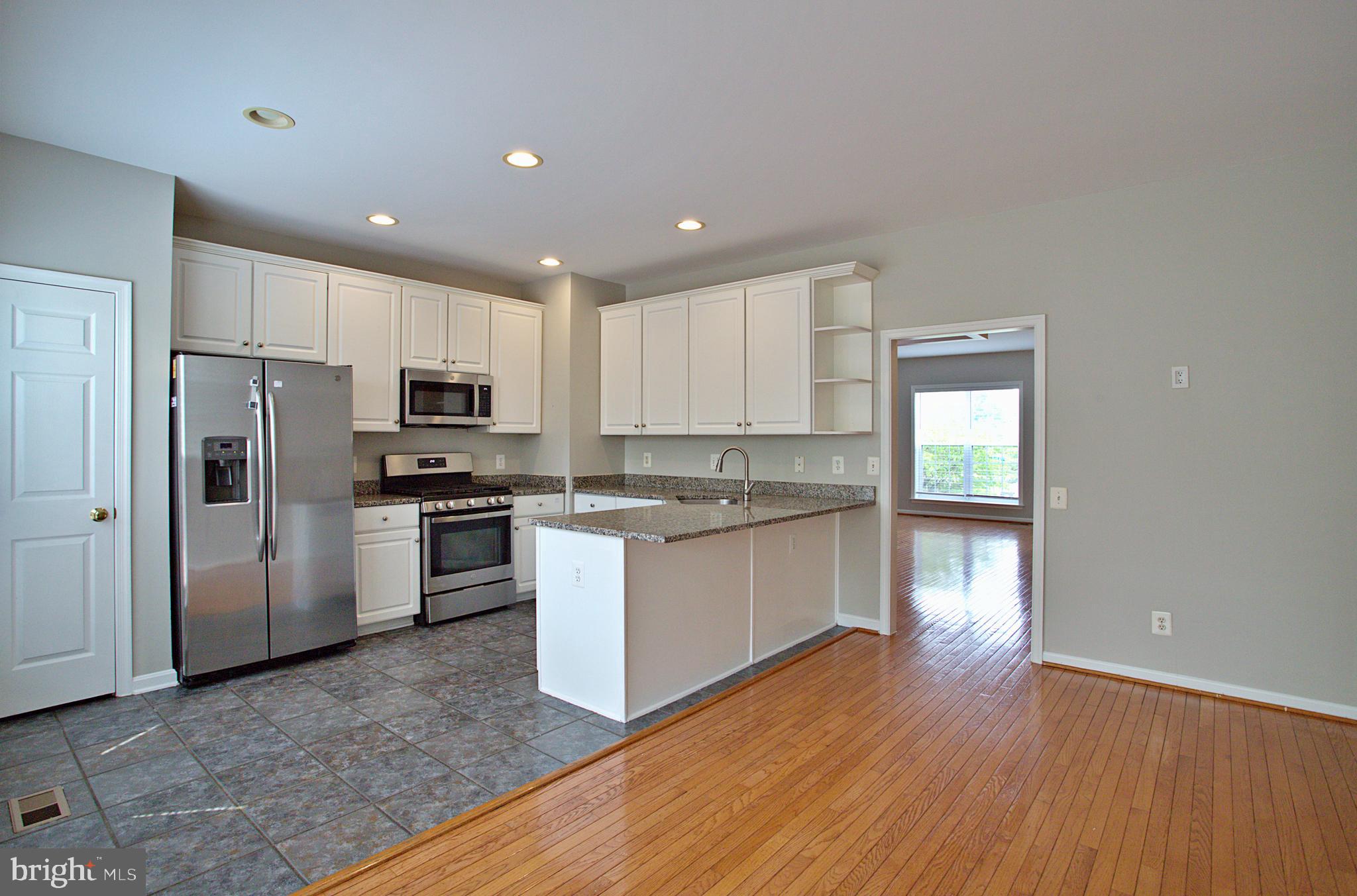 8239 Singleleaf Lane Lorton, VA 22079 - Photo 9 of 48