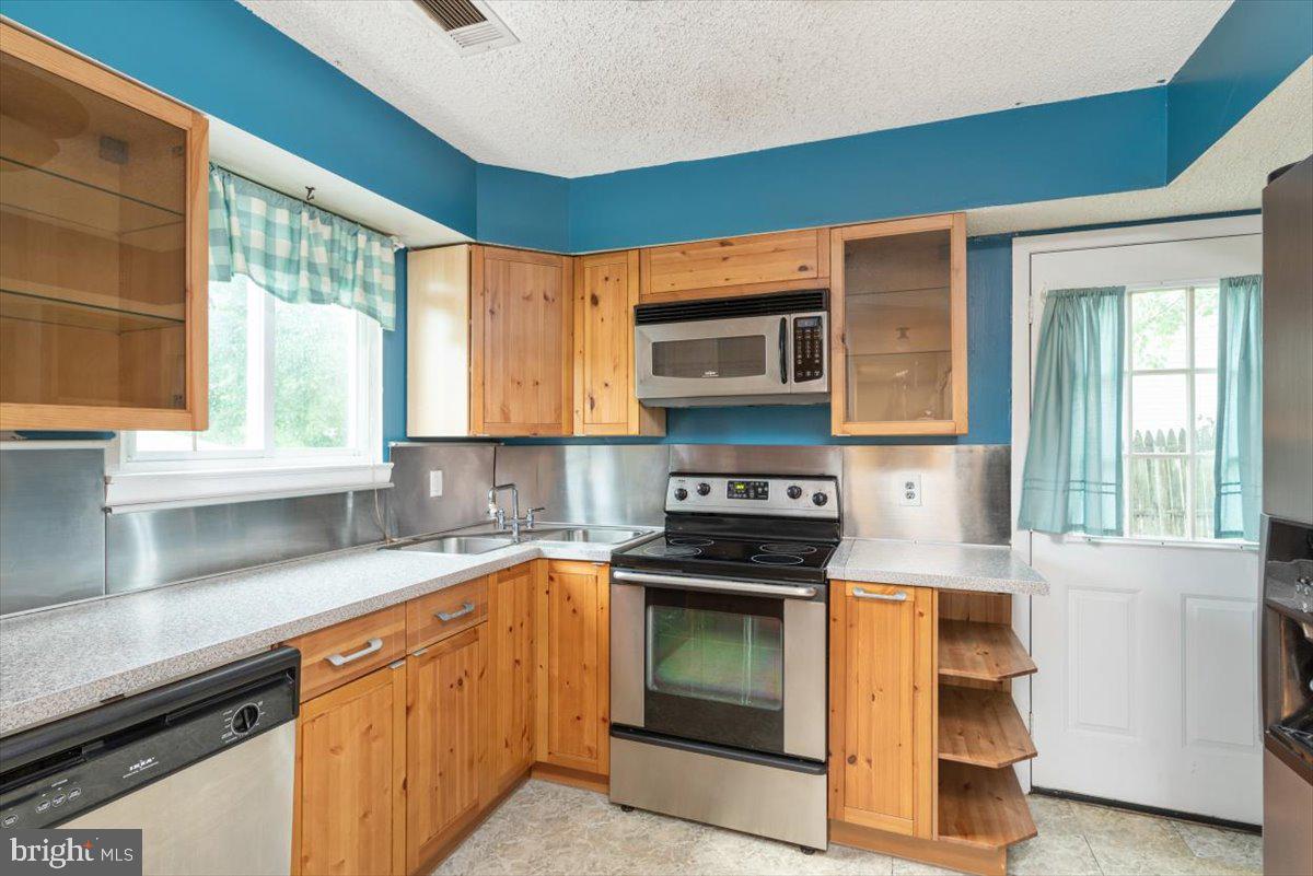 1069 Kings Road Pasadena, MD 21122 - Photo 16 of 32 Gallery Image 16