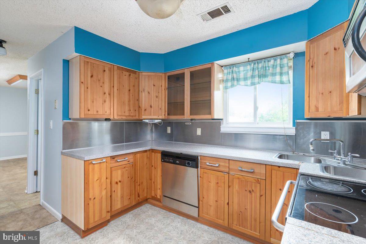 1069 Kings Road Pasadena, MD 21122 - Photo 17 of 32 Gallery Image 17