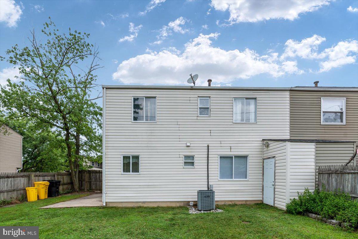 1069 Kings Road Pasadena, MD 21122 - Photo 4 of 32 Gallery Image 4