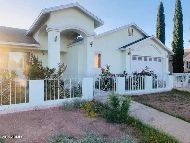 704 Elizabeth Avenue Douglas, AZ 85607 - Photo 2 of 10 a front view of a house with garden