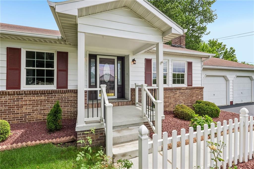 1112 Motor Street New Castle, PA 16101 - Photo 4 of 49 Front porch
