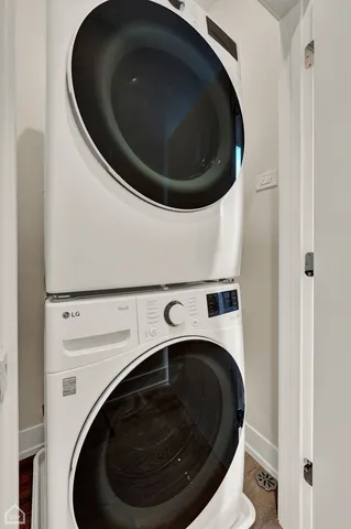 a close up view of a washer and dryer