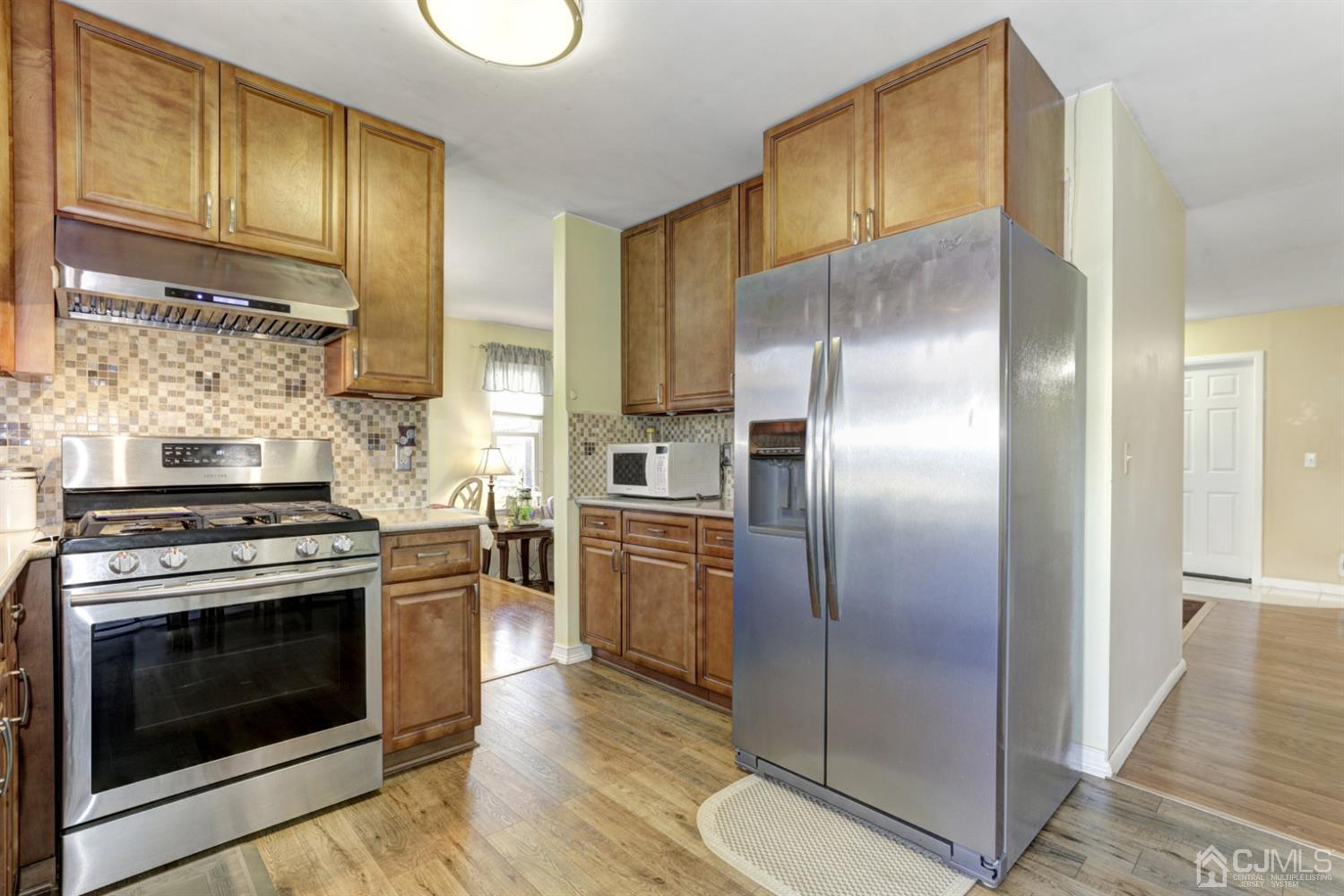 18 Woodbury Road Edison, NJ 08820 - Photo 11 of 23 Gallery Image 11