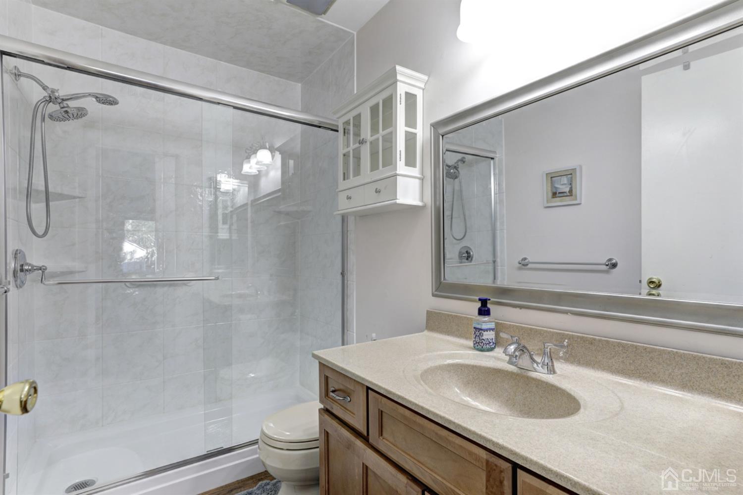18 Woodbury Road Edison, NJ 08820 - Photo 16 of 23 Gallery Image 16