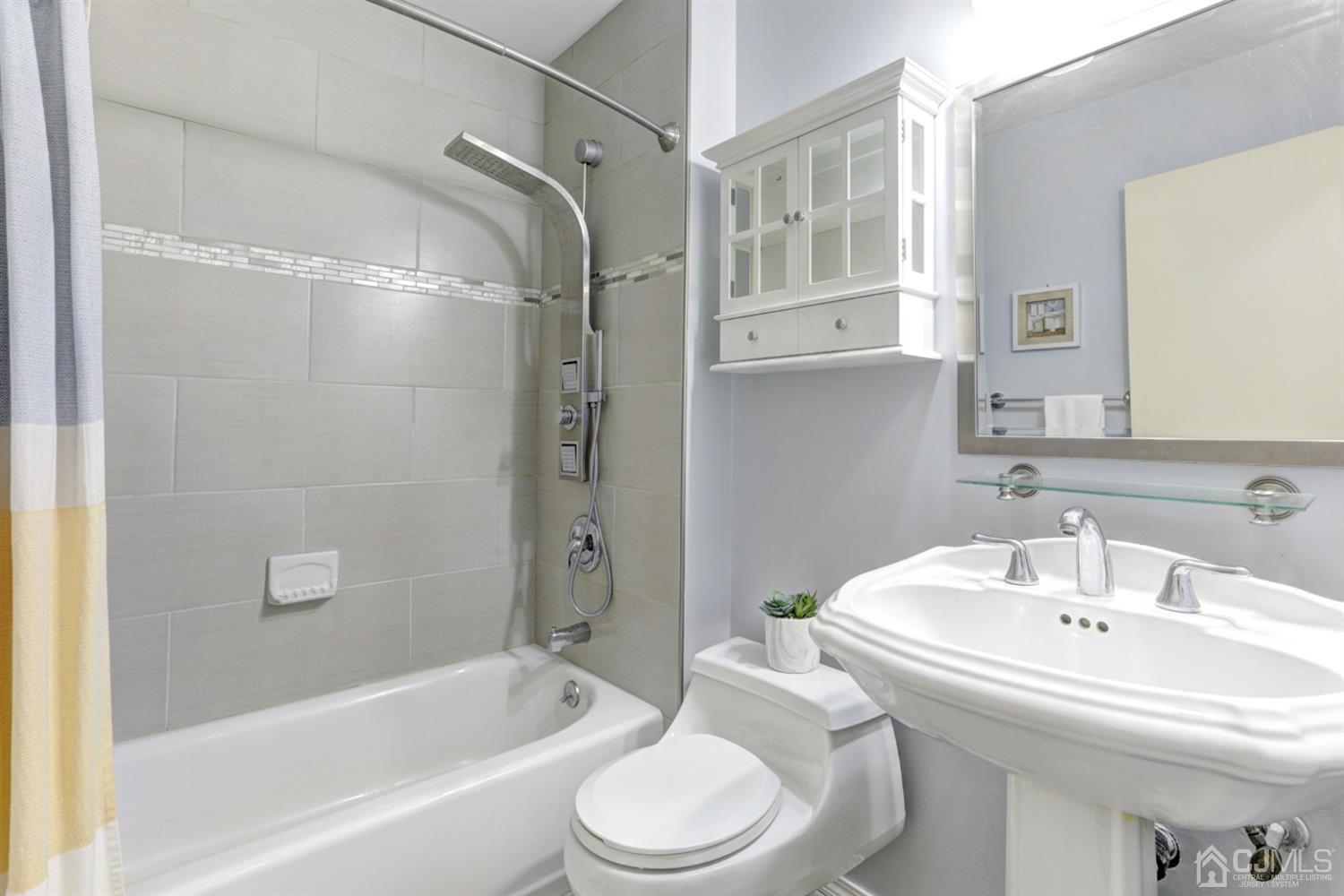 18 Woodbury Road Edison, NJ 08820 - Photo 18 of 23 Gallery Image 18