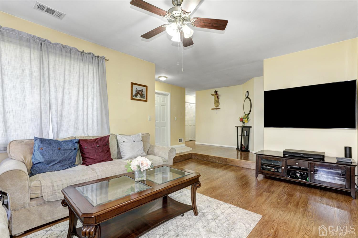 18 Woodbury Road Edison, NJ 08820 - Photo 7 of 23 Gallery Image 7
