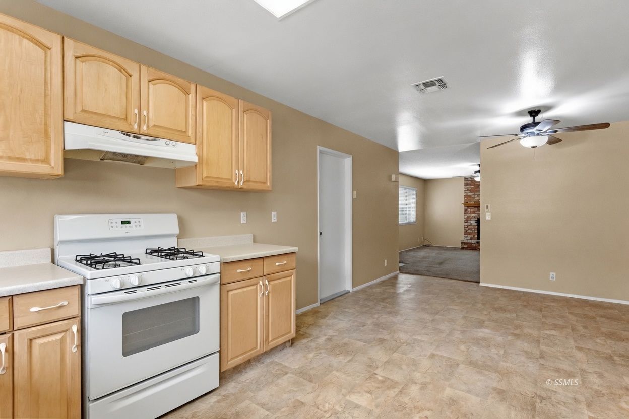 325 South Lincoln Street Ridgecrest, CA 93555 - Photo 14 of 35