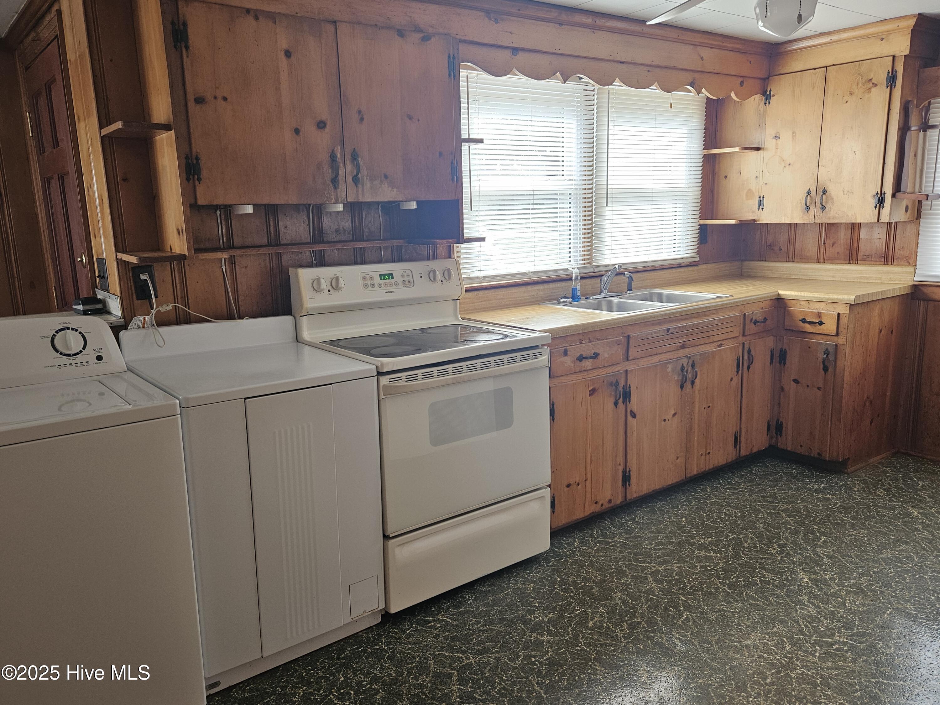 1181 Reedsford Road Clinton, NC 28328 - Photo 6 of 15 20251119_105043