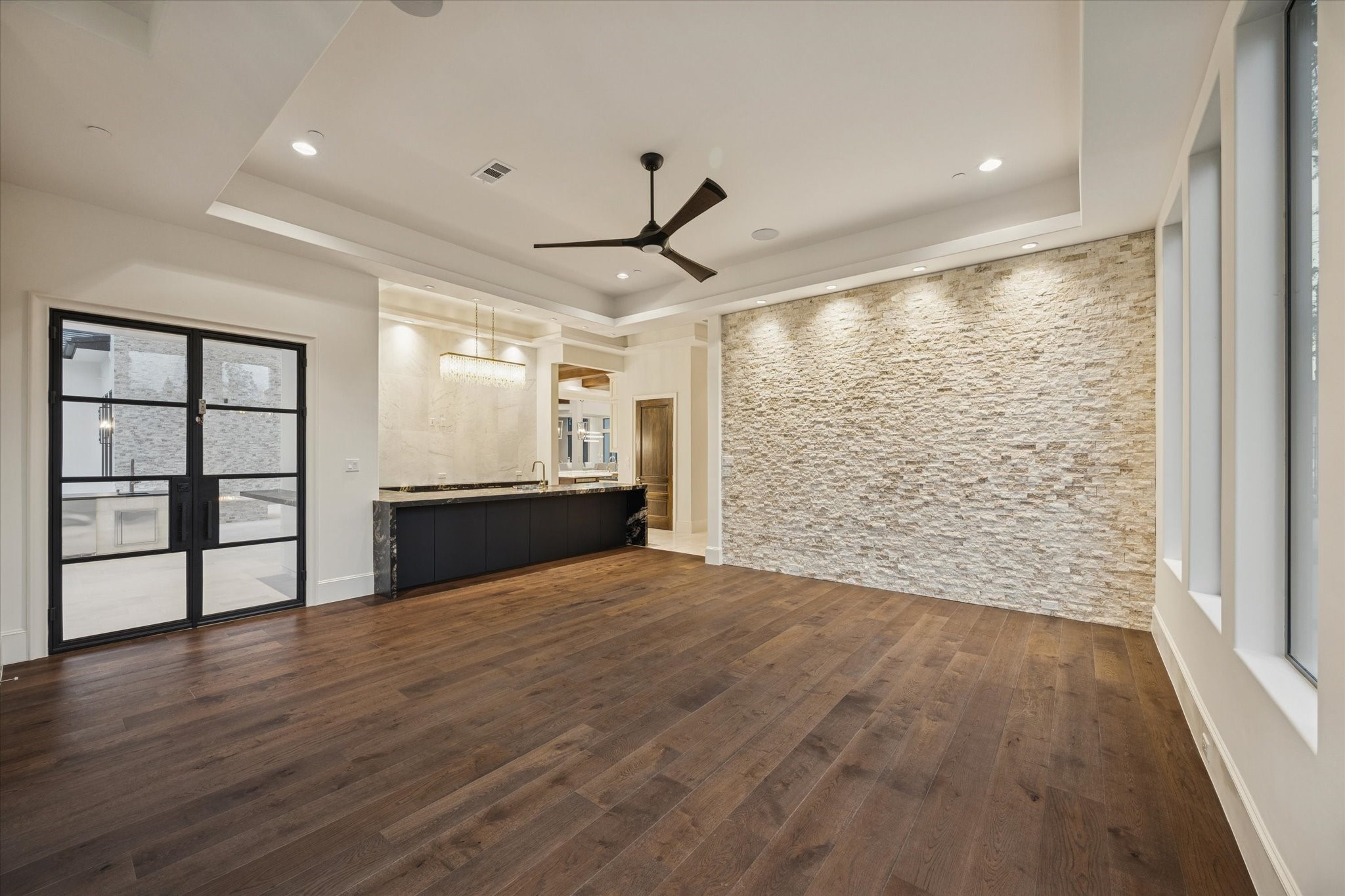 318 Knipp Road Houston, TX 77024 - Photo 13 of 48