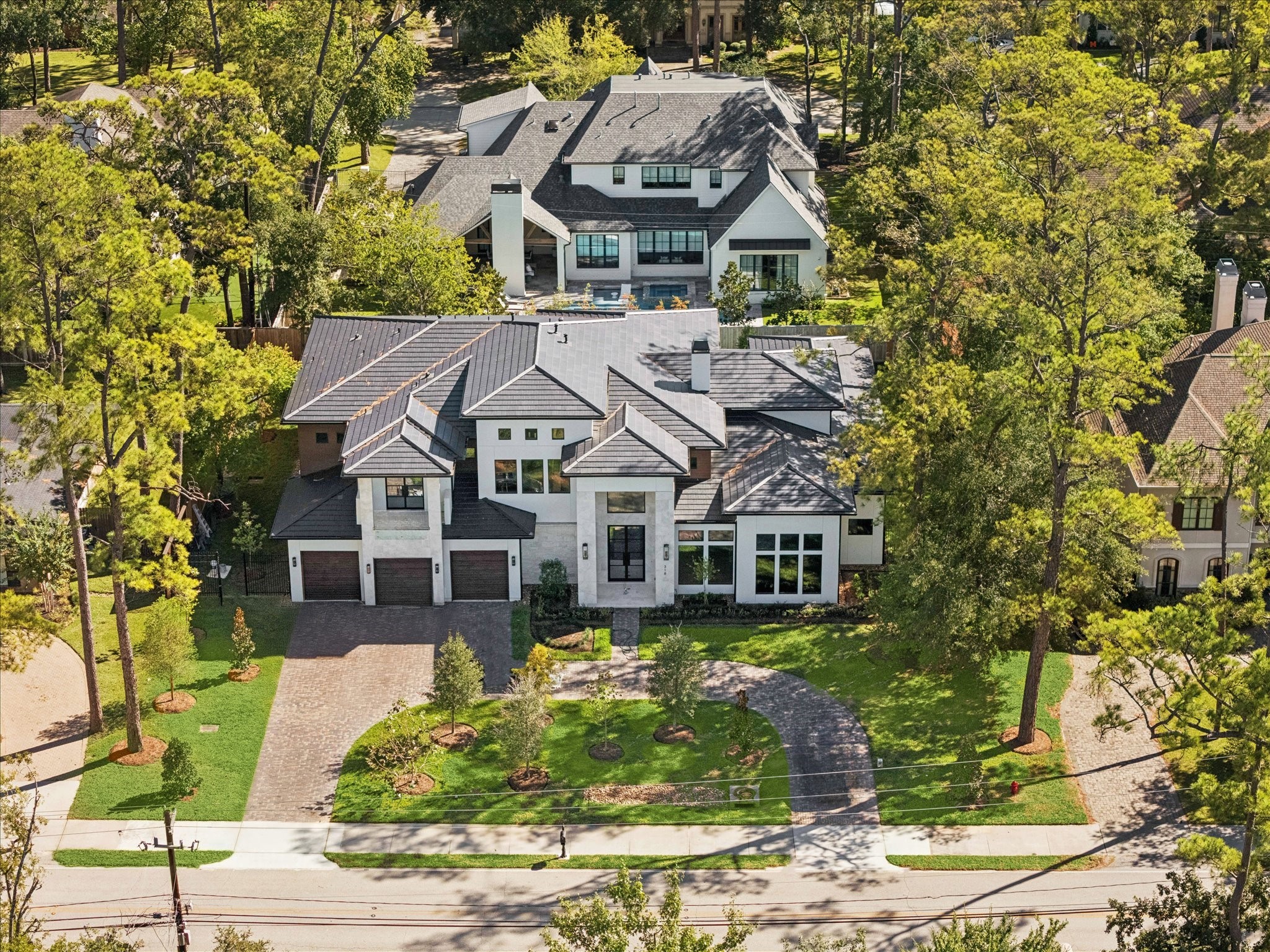 318 Knipp Road Houston, TX 77024 - Photo 41 of 44 front view of house with a garden