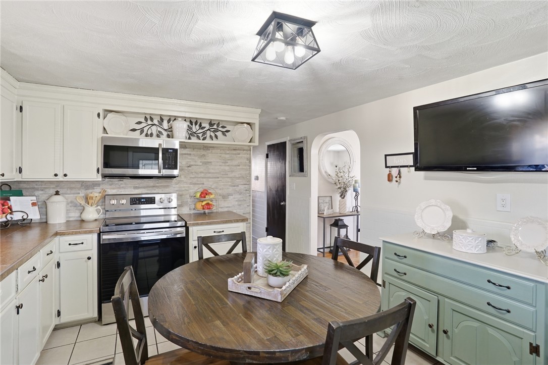 514 Killingly Street Johnston, RI 02919 - Photo 11 of 41