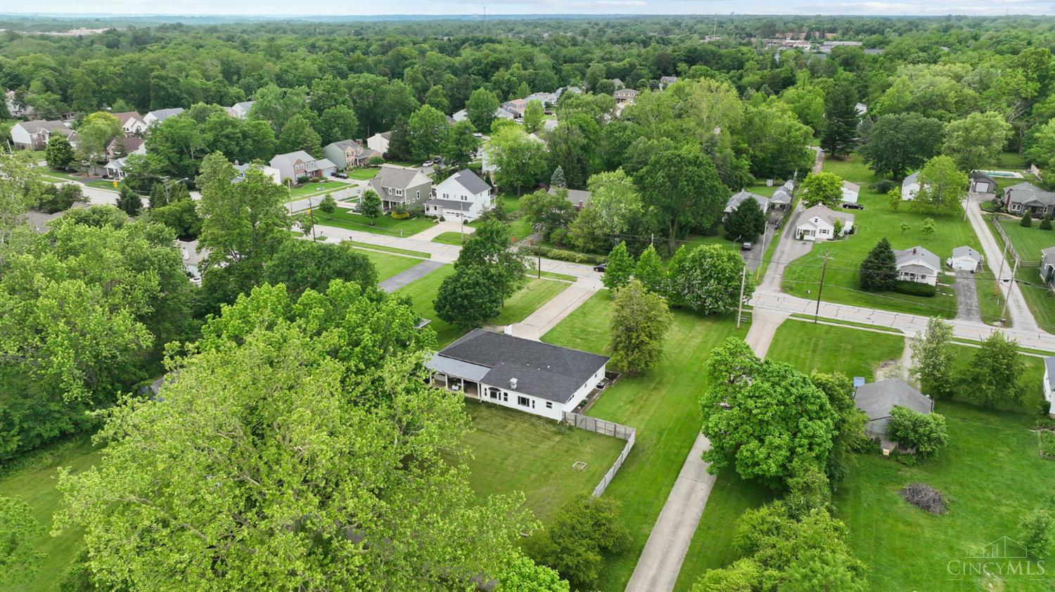 8203 Forest Road Cincinnati, OH 45255 - Photo 5 of 71