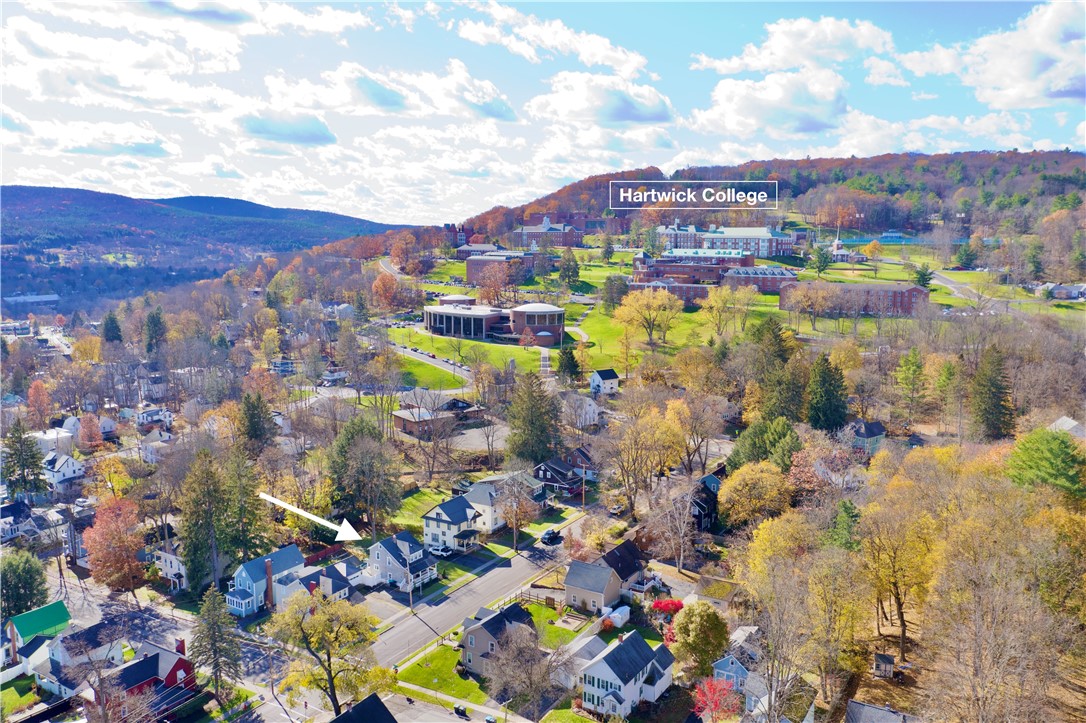 24 Spruce Street Oneonta, NY 13820 - Photo 3 of 34