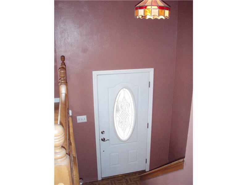 3193 Mellott Road Baldwin, PA 15227 - Photo 11 of 25 Entry/Foyer.