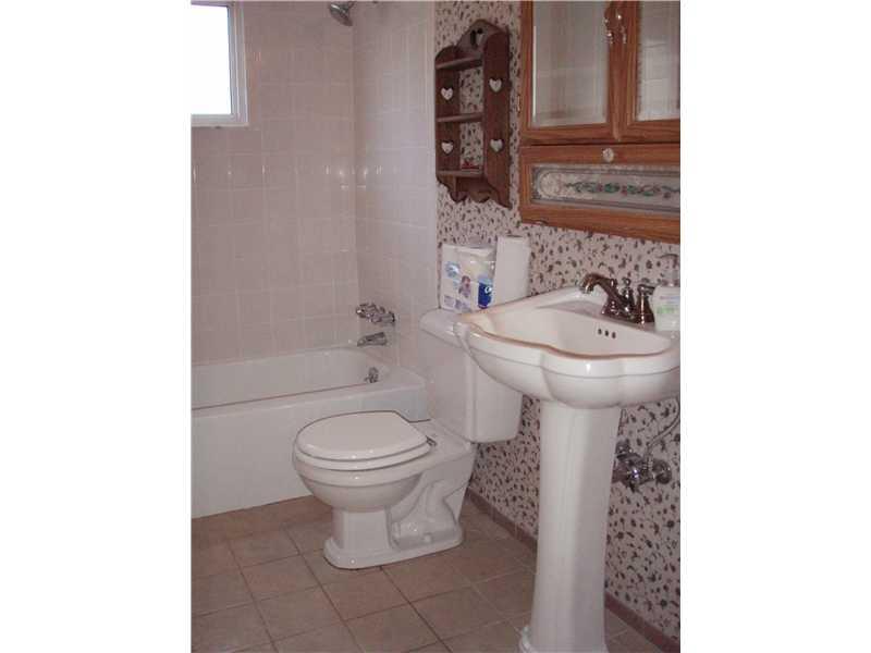 3193 Mellott Road Baldwin, PA 15227 - Photo 13 of 25 Full Bath.