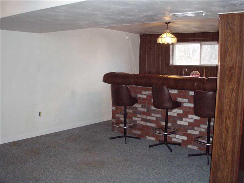 3193 Mellott Road Baldwin, PA 15227 - Photo 19 of 25 Den/Family/Great Room.