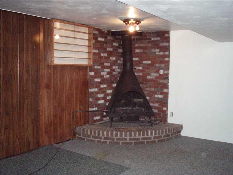 3193 Mellott Road Baldwin, PA 15227 - Photo 20 of 25 Den/Family/Great Room.