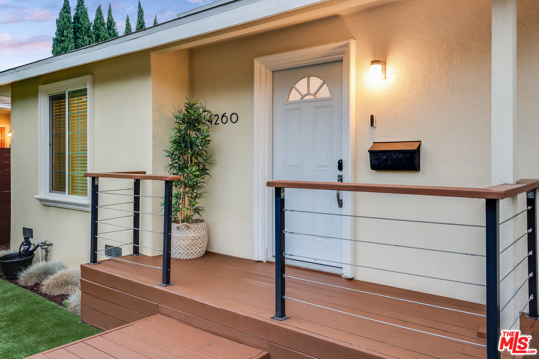 4260 Alla Road Los Angeles, CA 90066 - Photo 3 of 40 Gallery Image 3