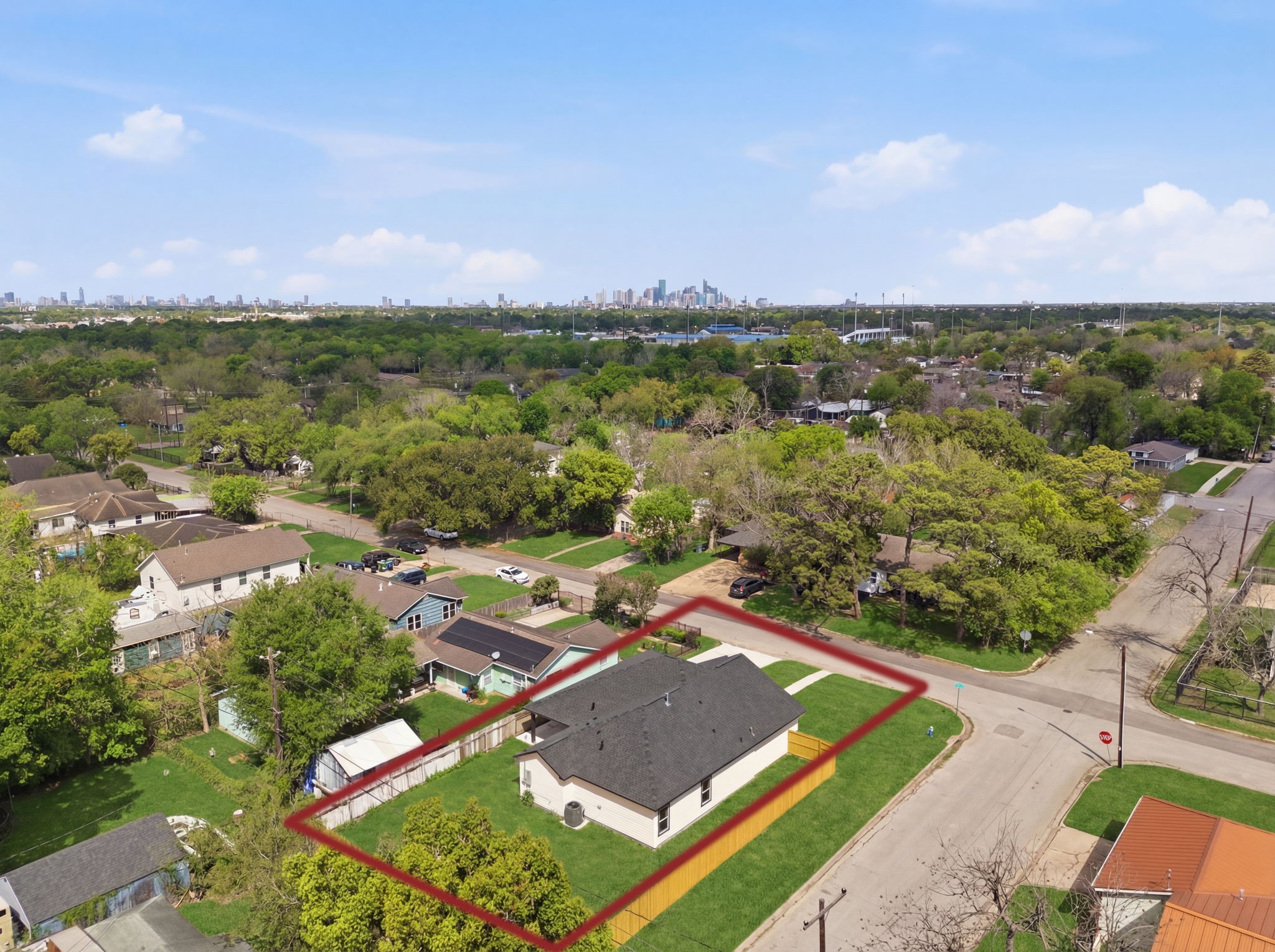 7040 Kinney Street Houston, TX 77087 - Photo 40 of 47 an aerial view of residential houses with outdoor space and river