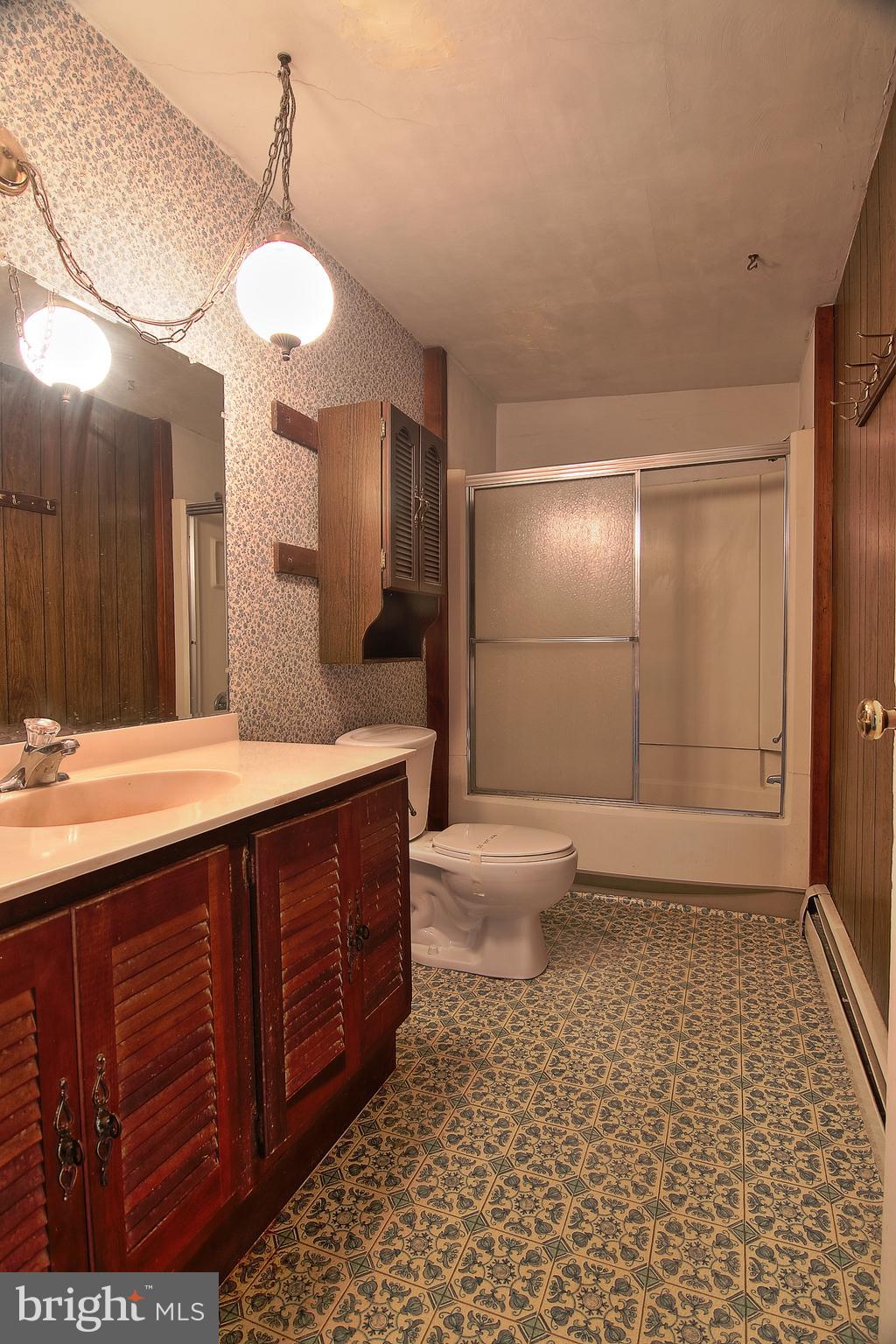 1808 Hoffmansville Road Frederick, PA 19435 - Photo 19 of 29 Second Floor Full Bath