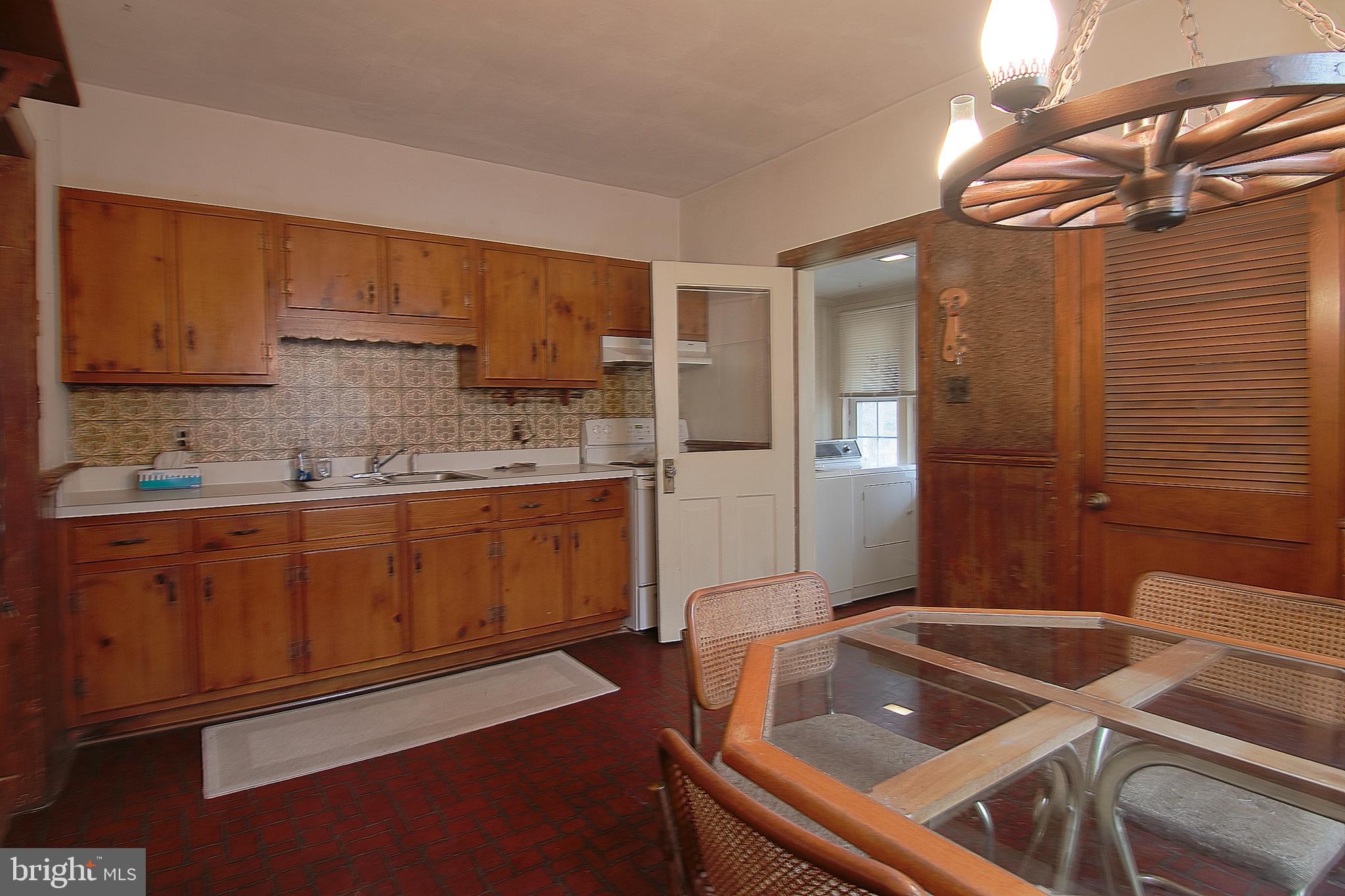 1808 Hoffmansville Road Frederick, PA 19435 - Photo 4 of 29 Eat-in-Kitchen
