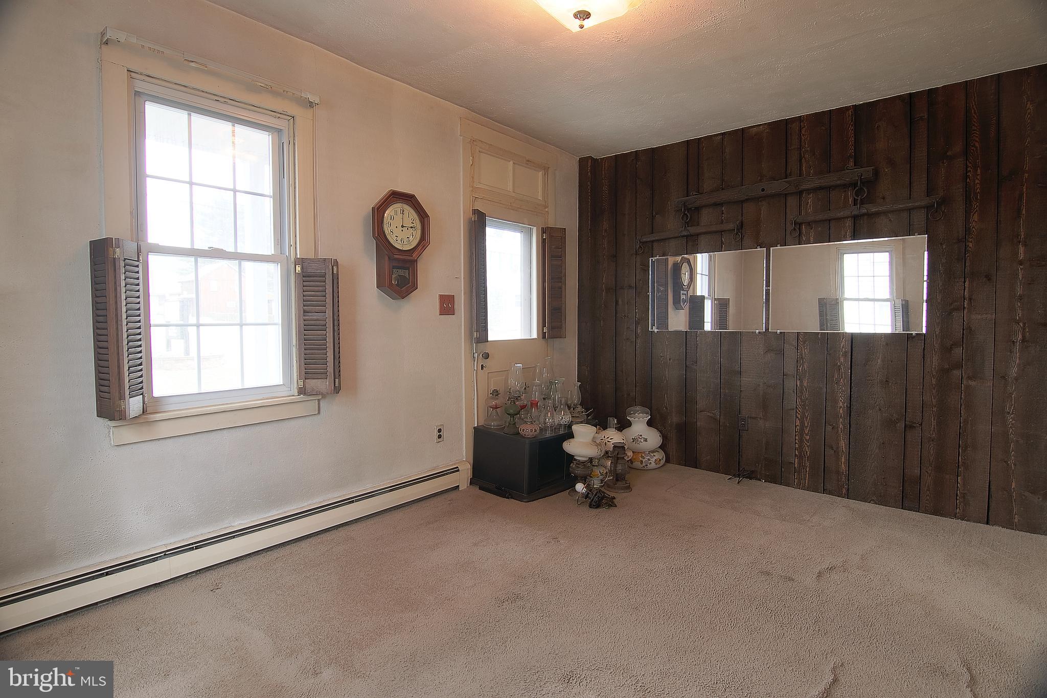 1808 Hoffmansville Road Frederick, PA 19435 - Photo 8 of 29 Living Room