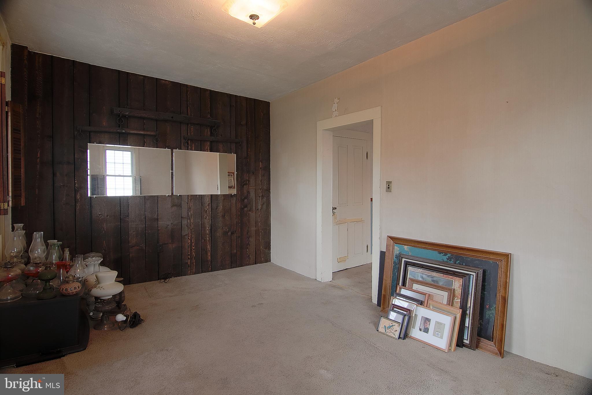 1808 Hoffmansville Road Frederick, PA 19435 - Photo 9 of 29 Living Room